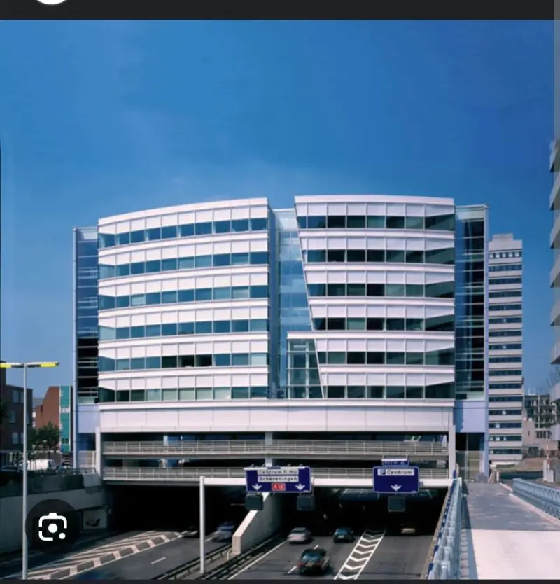 Isolatiematrassen op appendages in de technische ruimte van The Bridge Den Haag