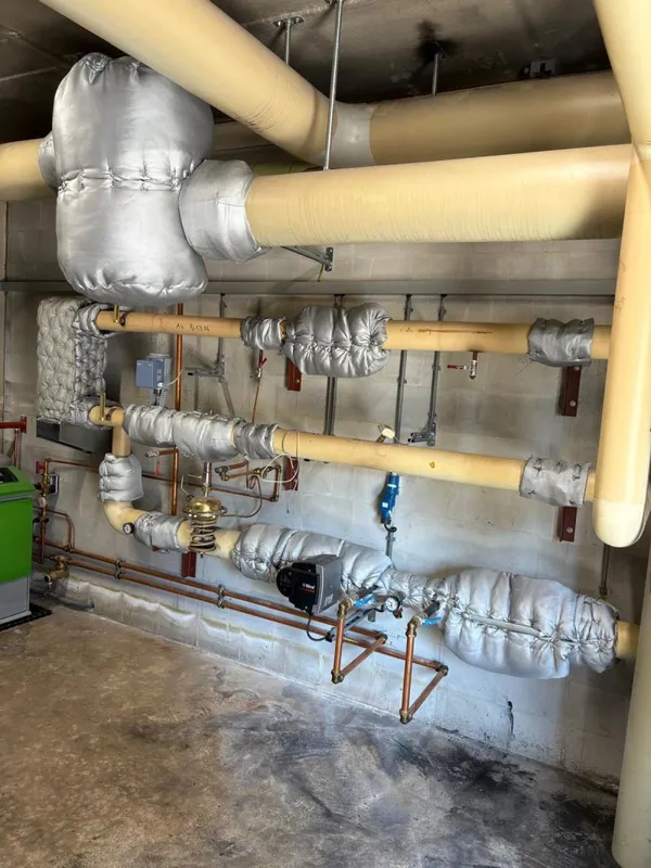 Detail isolatiematras met klittenbandsluitingen